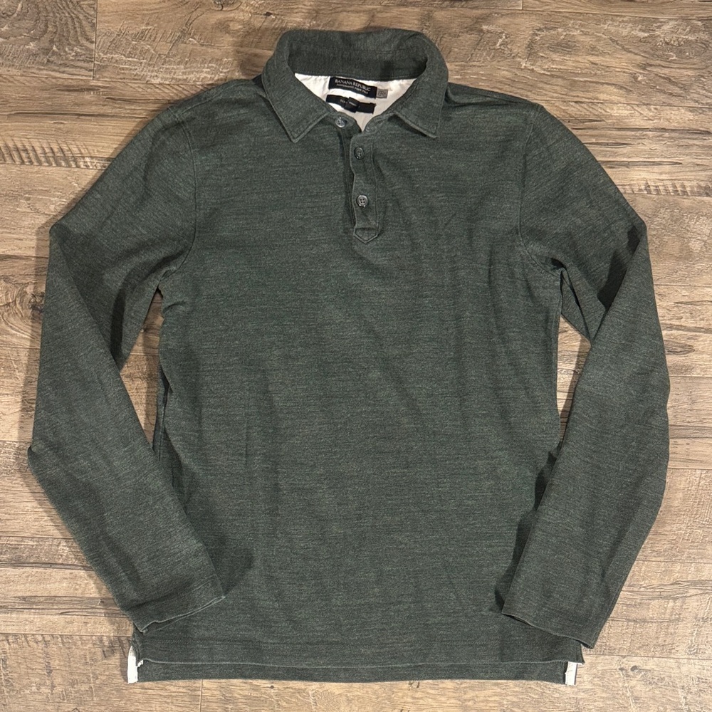 Banana Republic “Standard Fit” Dark Green Long Sleeve Henley Shirt - Size S